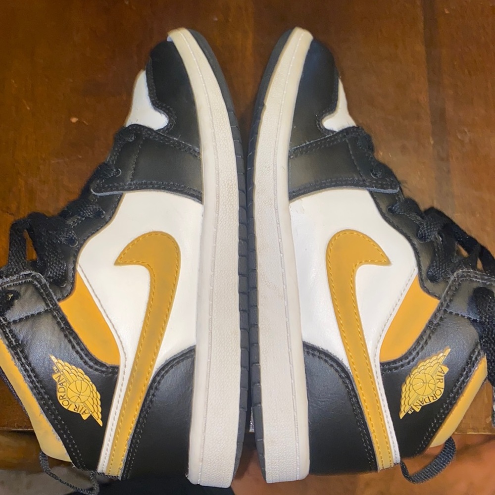 Nike Jordan 1 Mid Pre-school Pollen Black Yellow 640734-177 Size 1.5Y